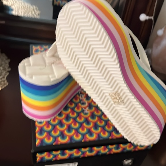 Women’s Kurt Geiger rainbow wedge - Picture 7 of 7
